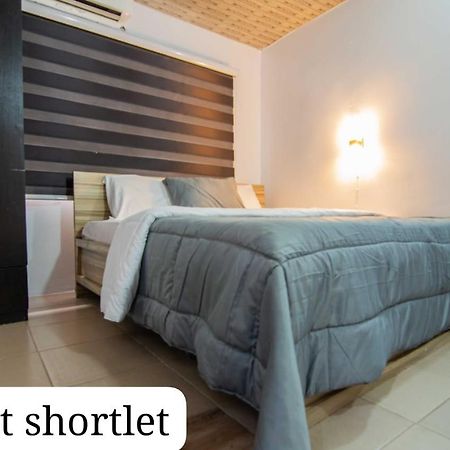 Synott Apartment Ikeja Esterno foto