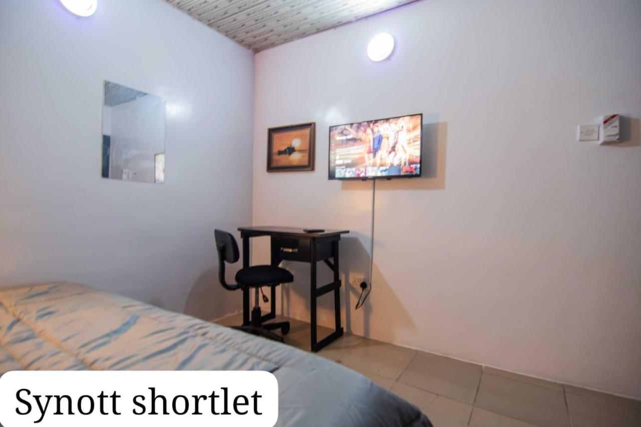 Synott Apartment Ikeja Esterno foto
