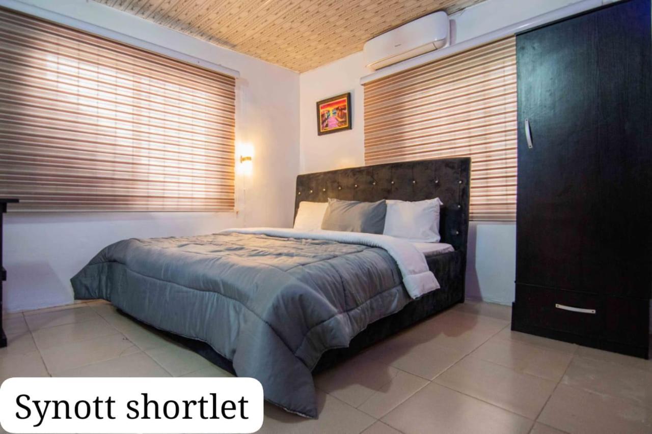 Synott Apartment Ikeja Esterno foto