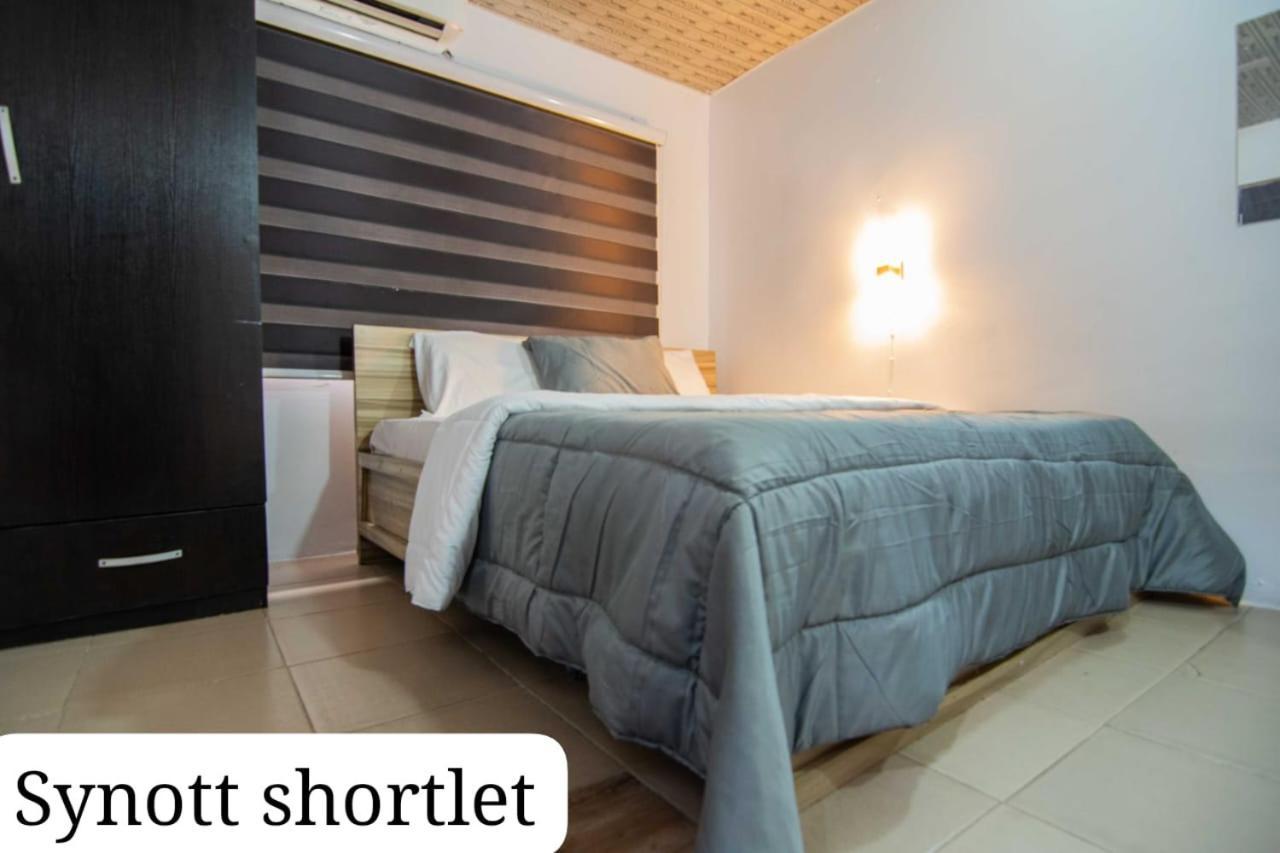Synott Apartment Ikeja Esterno foto