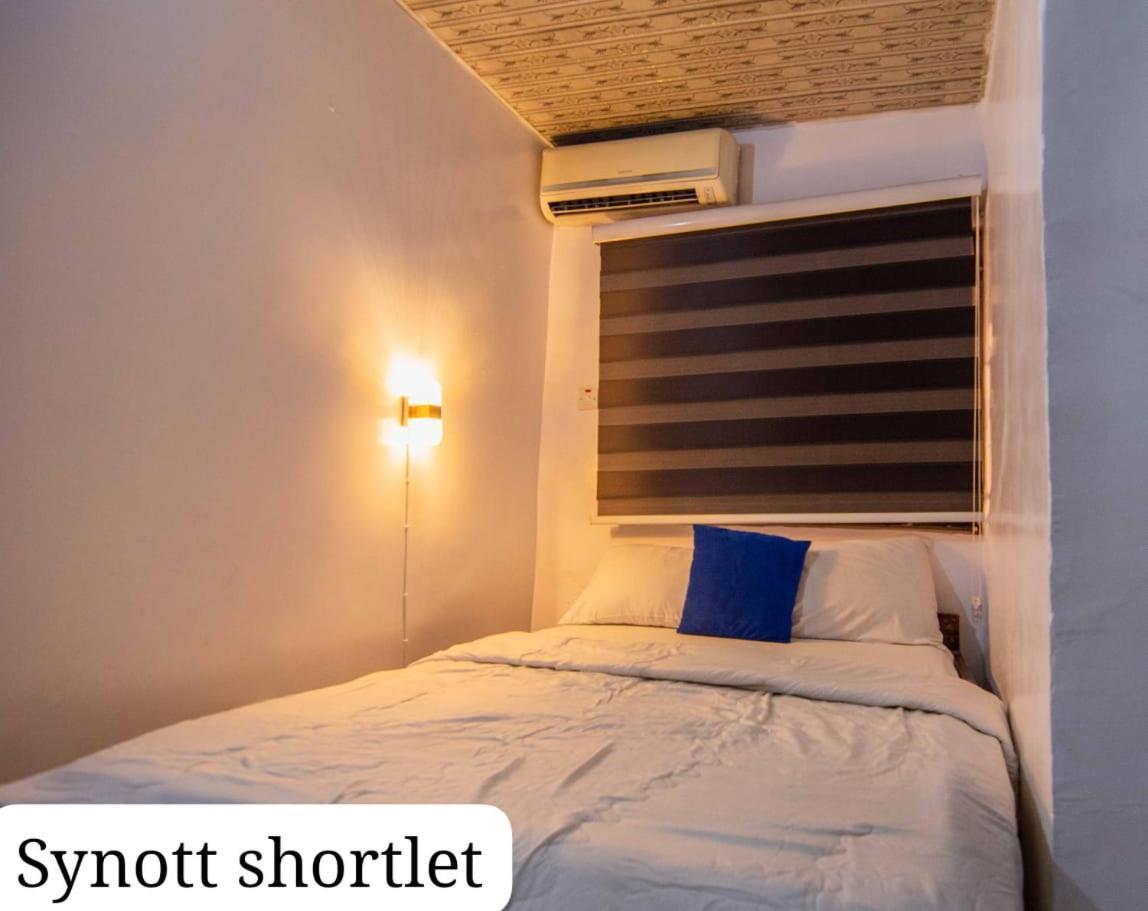 Synott Apartment Ikeja Esterno foto