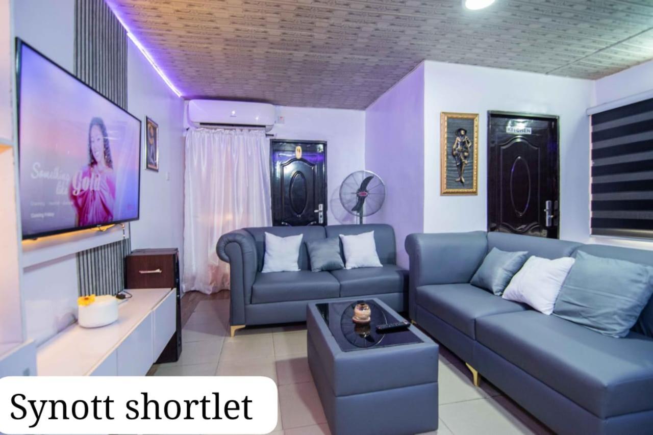 Synott Apartment Ikeja Esterno foto